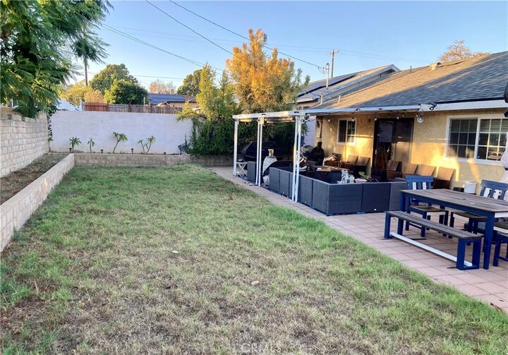 Property Photo: 1273 Elsinor Avenue CA 93004