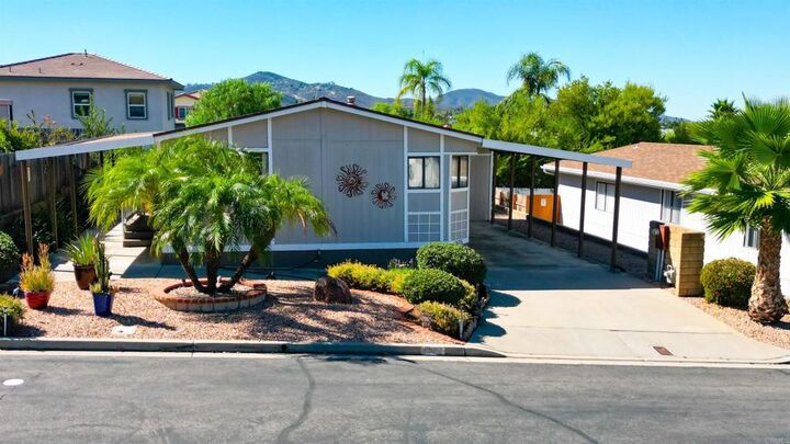 Property Photo: 1635 Toyon Gln CA 92026