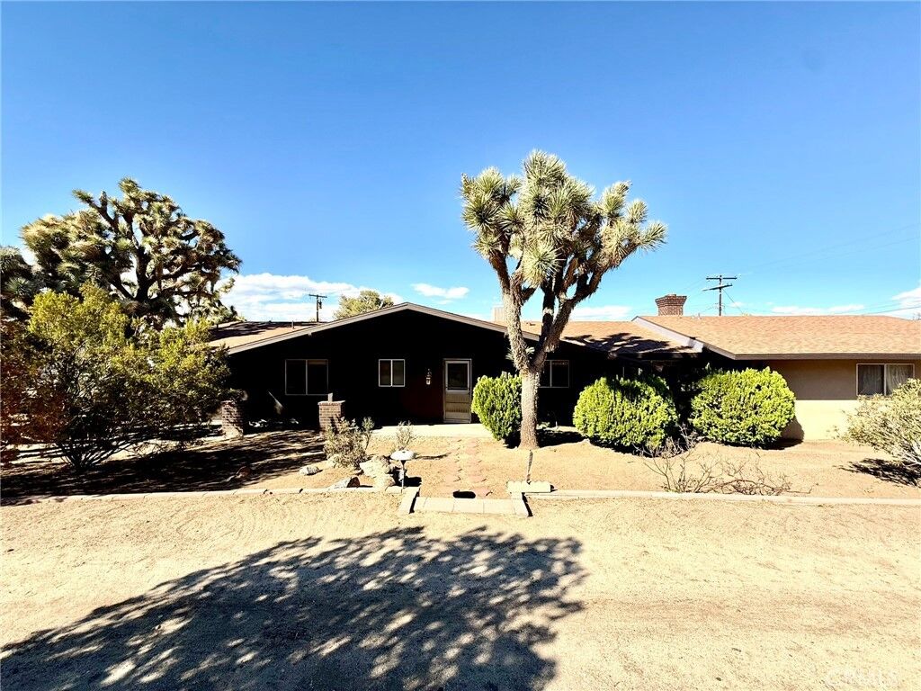 Property Photo: 56862 La Cadena CA 92284