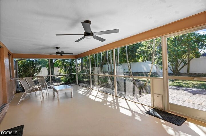 Property Photo: 1424 SE 27th Terrace FL 33904