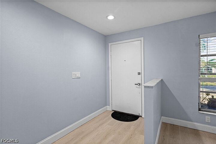 Property Photo:  1424 SE 27th Terrace  FL 33904 