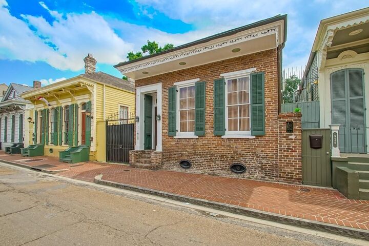 Property Photo:  922 St Peter St Street  LA 70116 