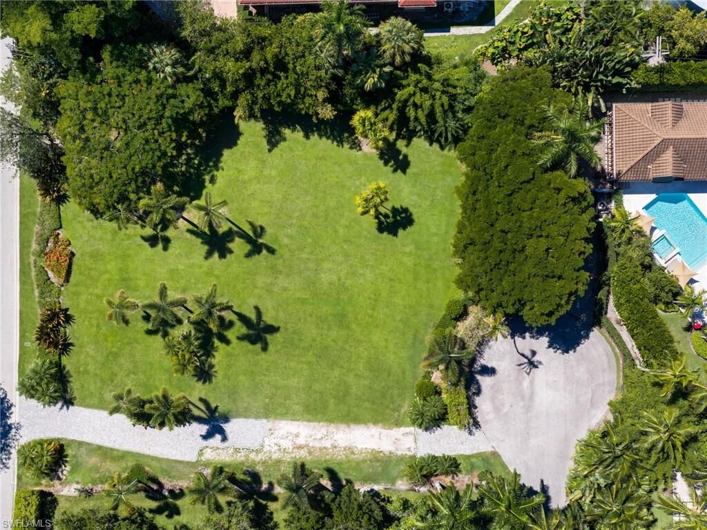 Property Photo:  2670 Treasure Ln  FL 34102 