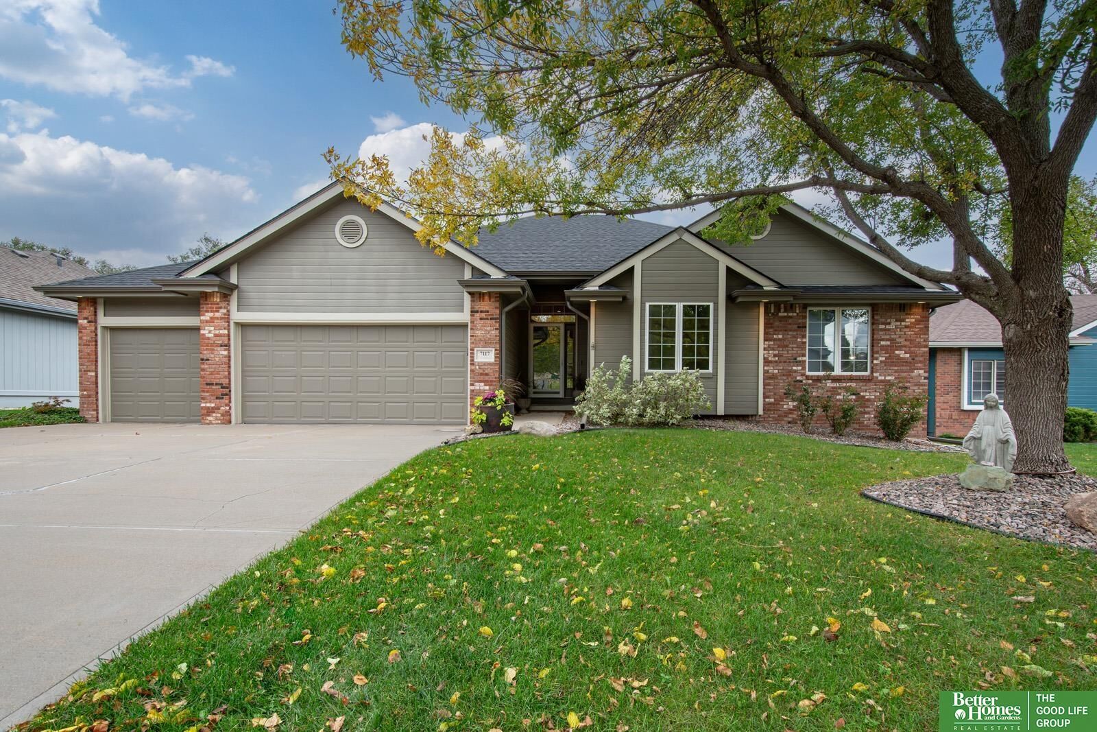Property Photo: 7117 S 151 Street NE 68138