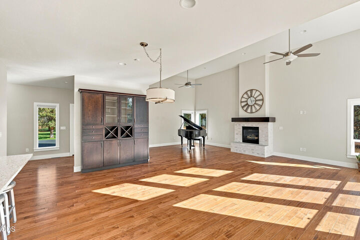 Property Photo: 3355 SW 53rd Court OR 97756