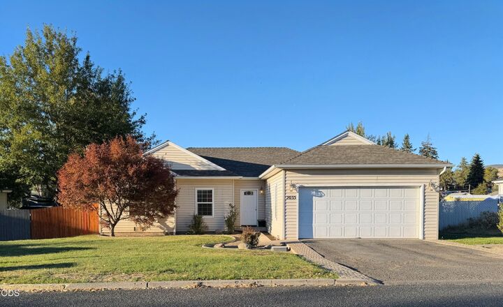 Property Photo:  2035 California Avenue  OR 97601 
