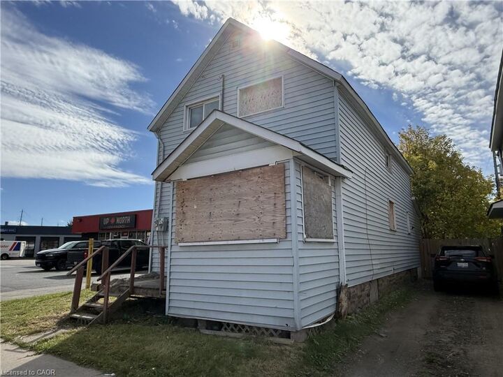 Property Photo:  21 Cathcart Street  ON P6A 1C9 