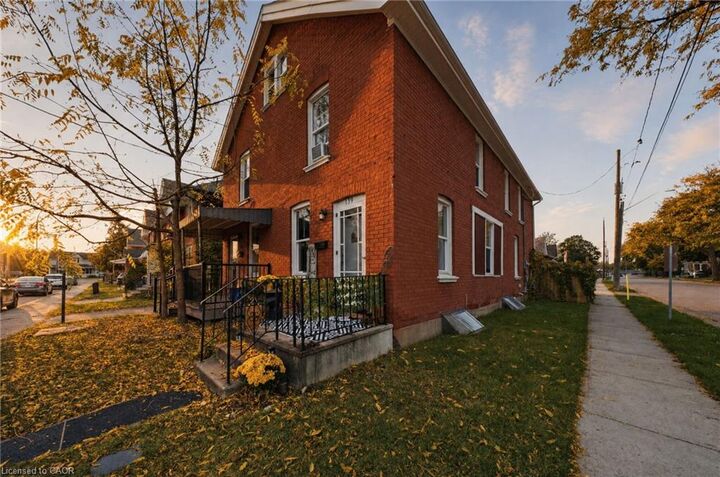 Property Photo:  139 Superior Street  ON N3S 2L3 