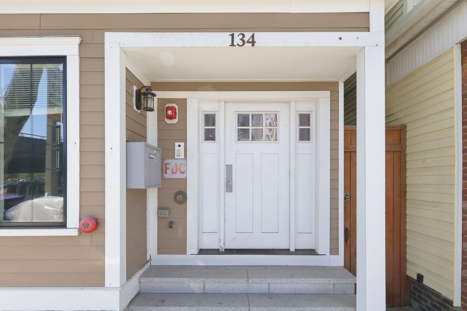 Property Photo:  134 Chelsea St 2  MA 02128 