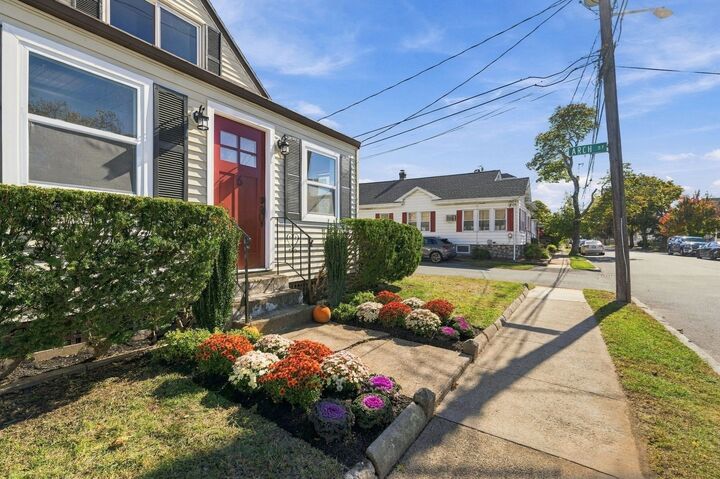 Property Photo:  6 Norfolk Ave  MA 01960 