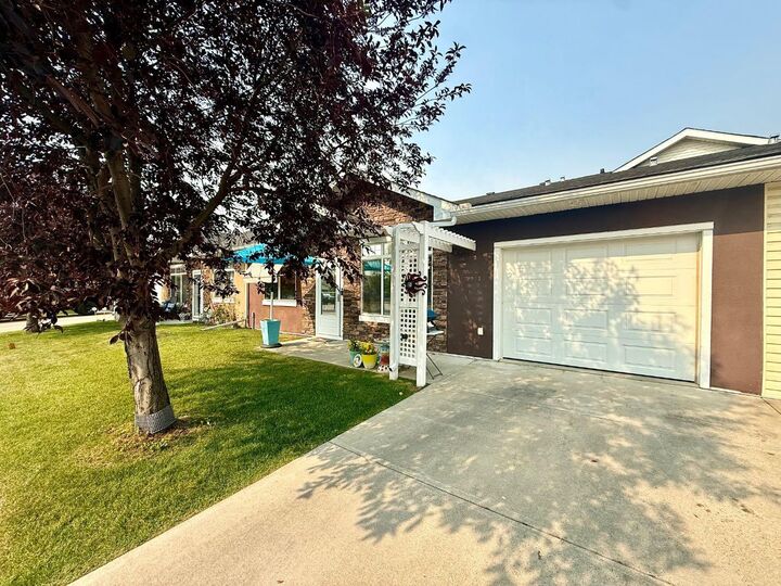 Property Photo:  104 Sunvale Crescent NE  AB T1V 0E8 
