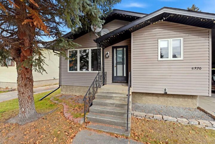 Property Photo:  5320 57 Avenue  AB T4T 1M7 
