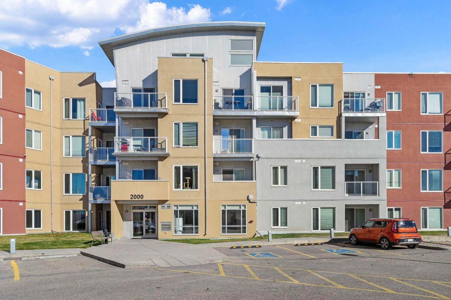 Property Photo:  604 East Lake Boulevard NE 2118  AB T4B 0G6 