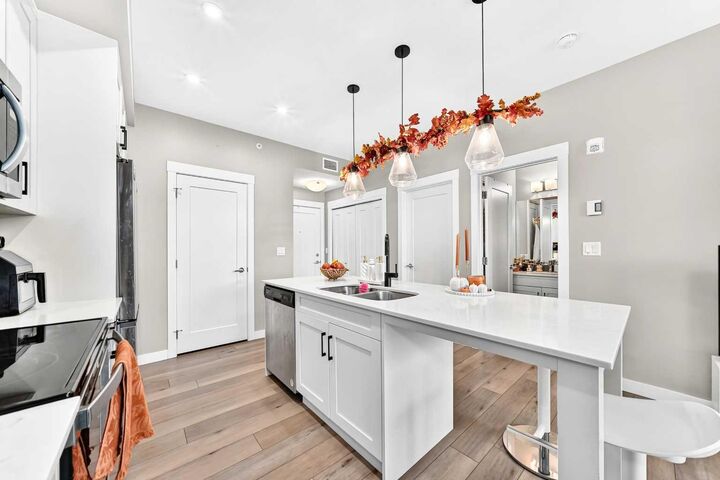 Property Photo:  500 Auburn Meadows Common SE 415  AB T3M 3P5 