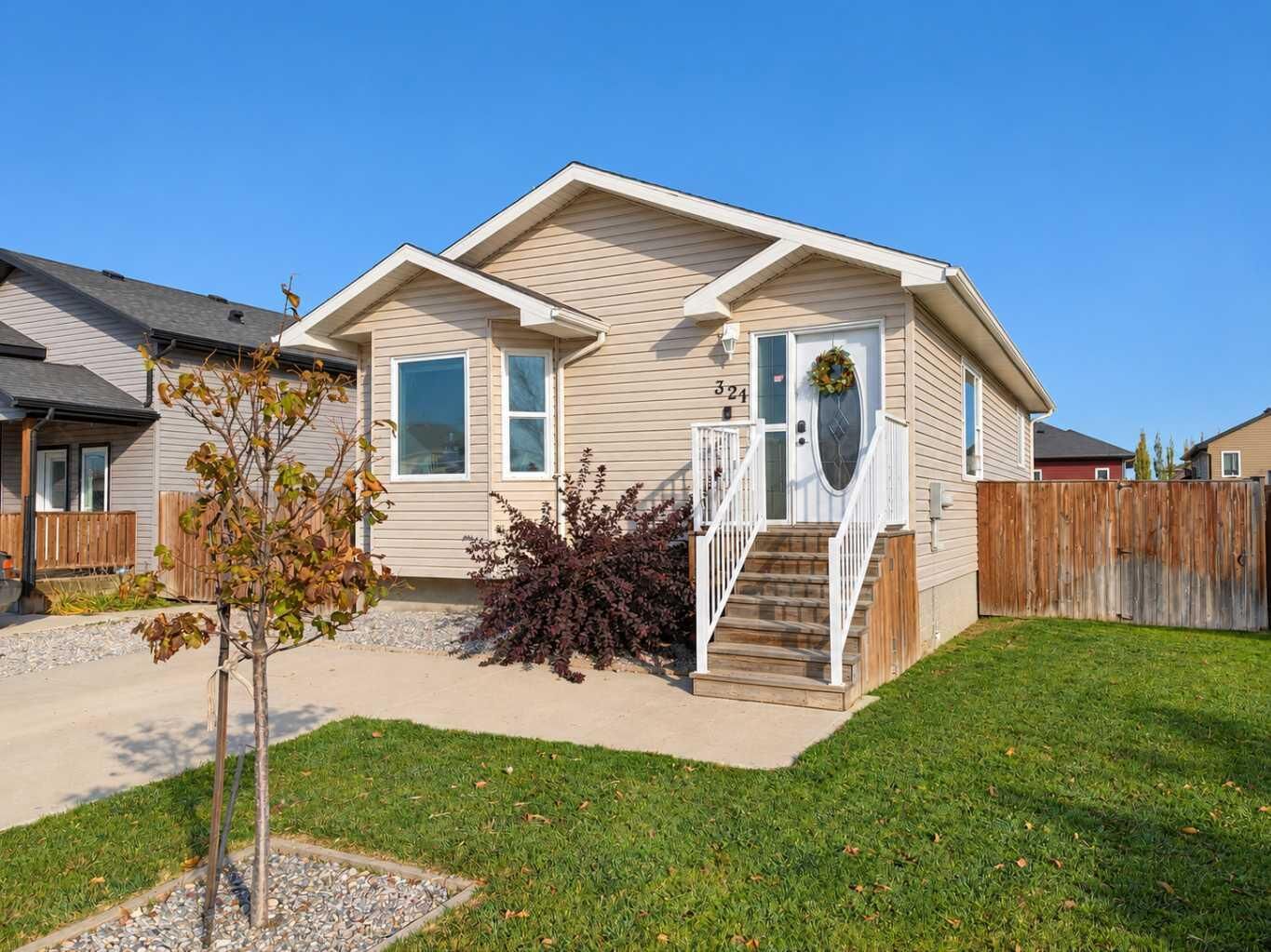 Property Photo:  321 10B Street  AB T0L 1S0 