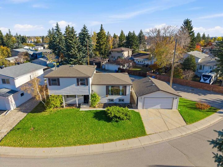 Property Photo: 11116 Southdale Road SW AB T2W 0X4