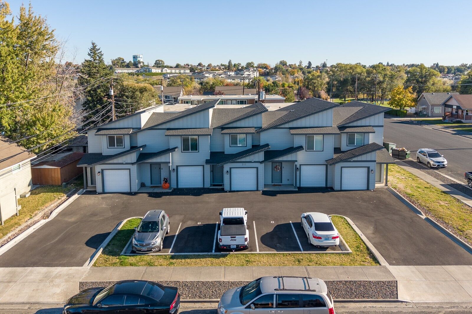Property Photo:  211 E 6th Avenue  WA 98837 