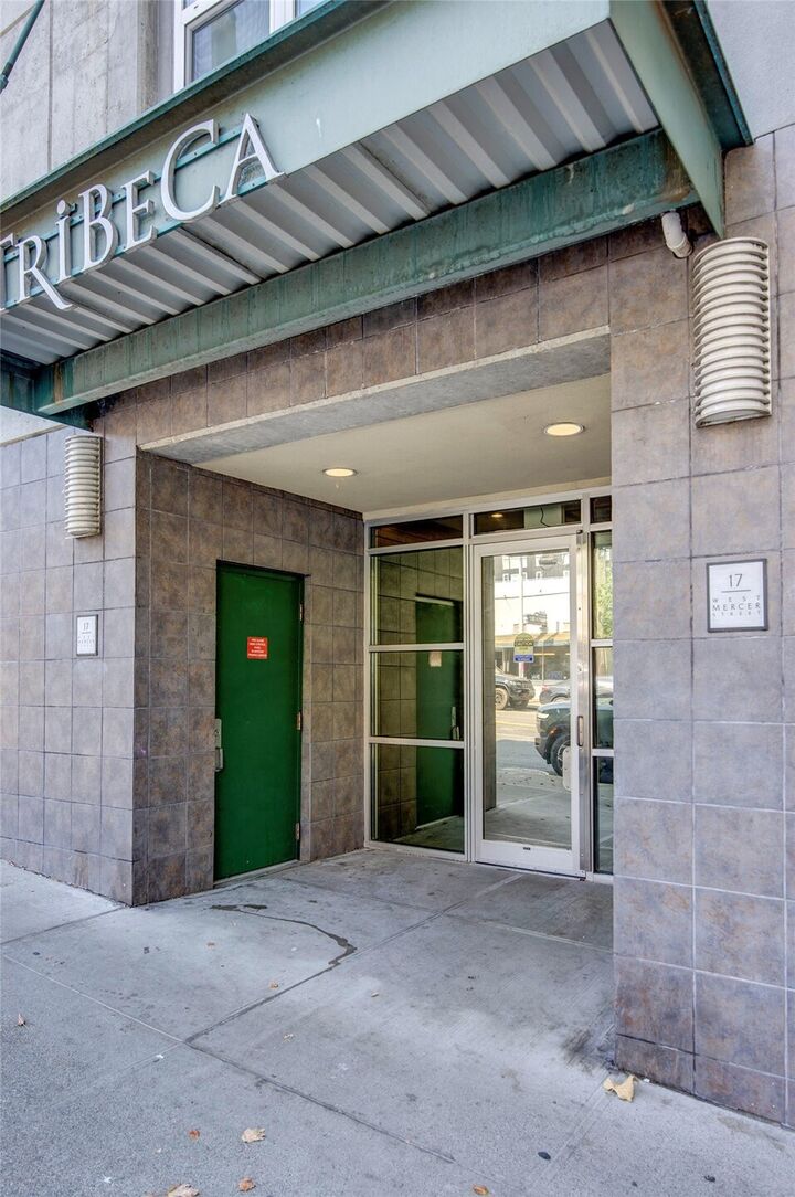 Property Photo:  17 W Mercer Street 104  WA 98119 