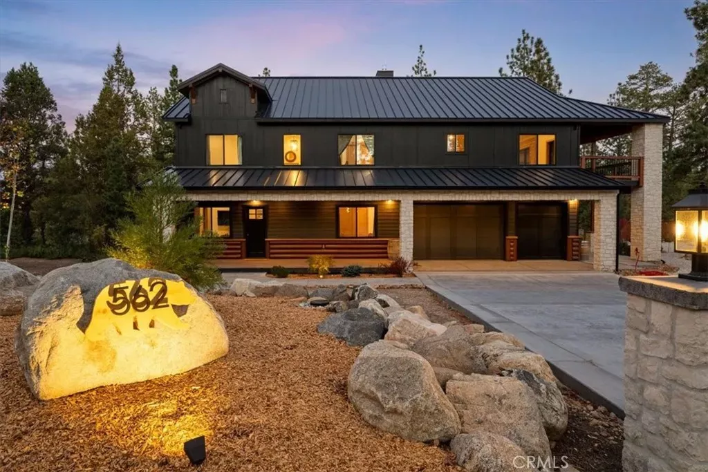Property Photo:  562 Creekside Lane  CA 92314 
