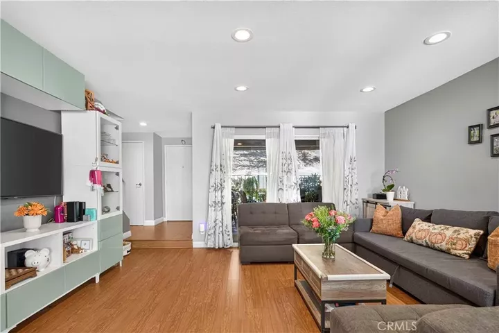 Property Photo: 9759 Via Roma CA 91504