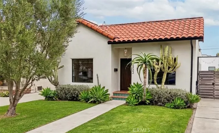 Property Photo:  2932 Edgehill  CA 90018 