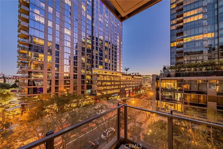 Property Photo:  1111 S Grand Avenue 518  CA 90015 