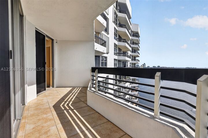 Property Photo:  19195 NE 36th Ct 2704  FL 33180 