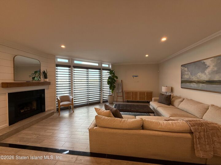 Property Photo:  52 Harbour Court 52  NY 10308 