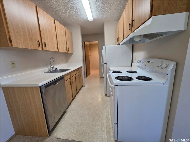Property Photo:  1140 9th Avenue NE 201  SK S9H 2S9 