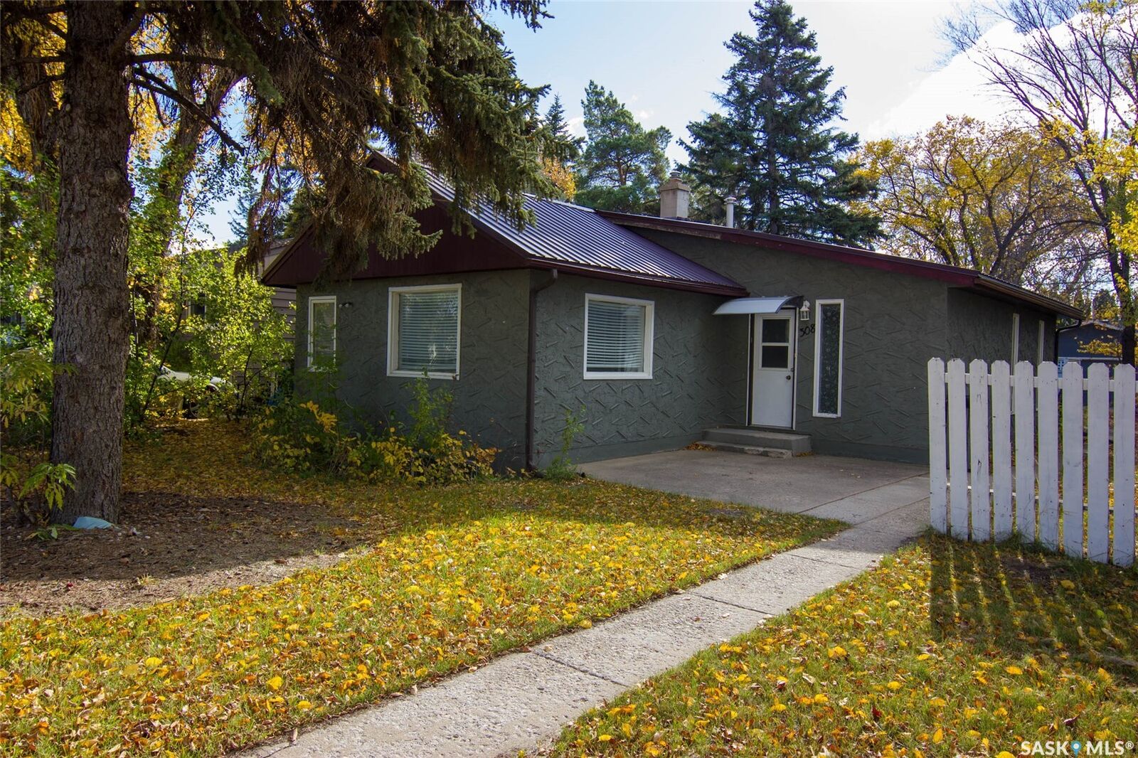 Property Photo: 308 Hilliard Street E SK S7J 0E6