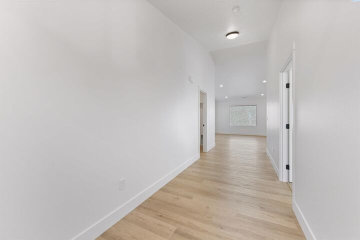 Property Photo:  722 Honeylicious St.  WA 99352 