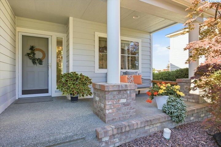 Property Photo: 3033 Sonoran Dr. WA 99354