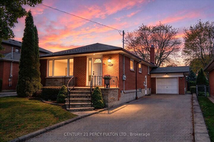 Property Photo:  32 Bromton Drive  ON M1P 4B8 