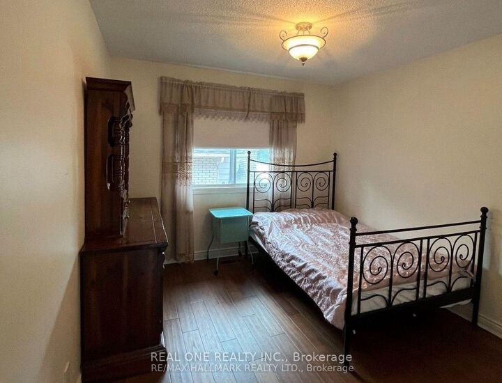 Property Photo:  84 Riverglen Drive  ON L4P 2R1 