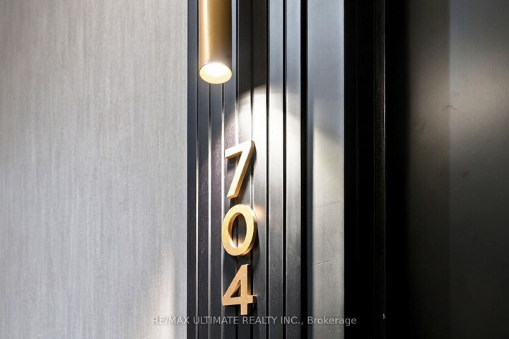 Property Photo:  5 Lakeview Avenue 704  ON M6J 0H3 