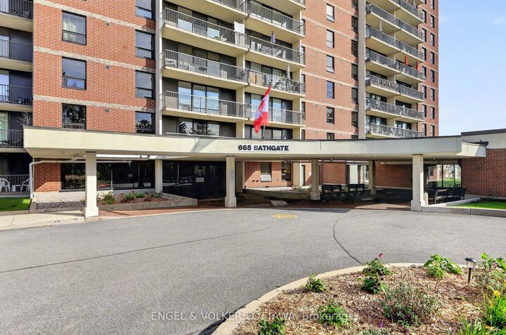 Property Photo:  665 Bathgate Drive 301  ON K1K 3Y4 