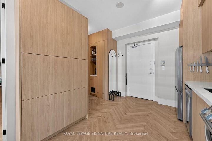 Photo de la propriété:  33 Shore Breeze Drive 706  ON M8V 0G1 