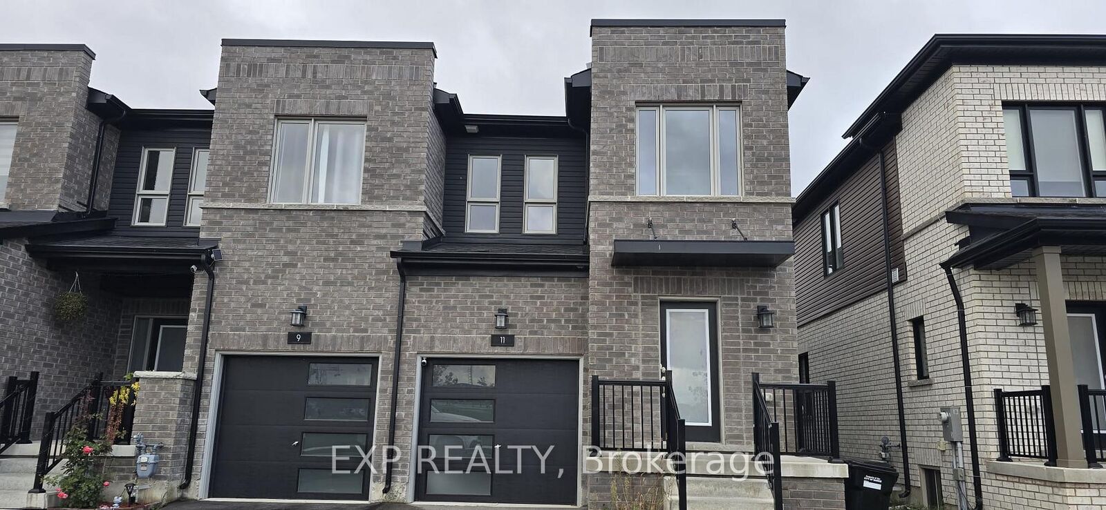 Property Photo:  11 Evergreen Terrace  ON L9J 0M6 