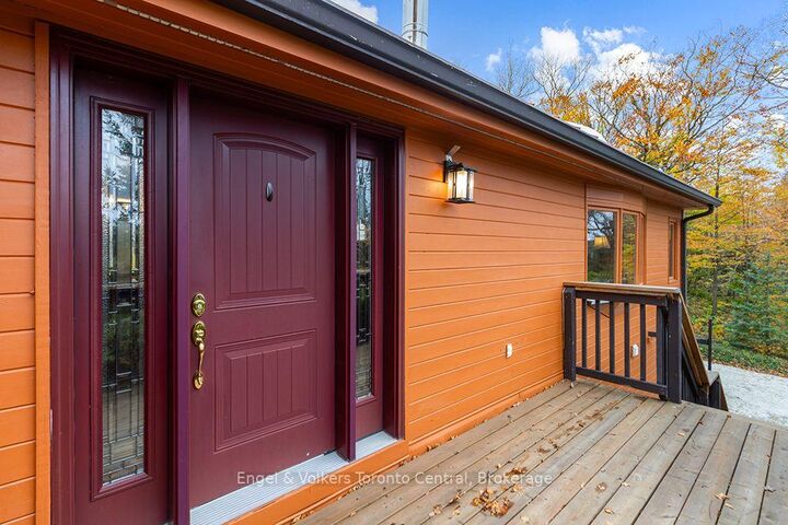 Property Photo:  569263 Sideroad 6 Road  ON N0H 2E0 