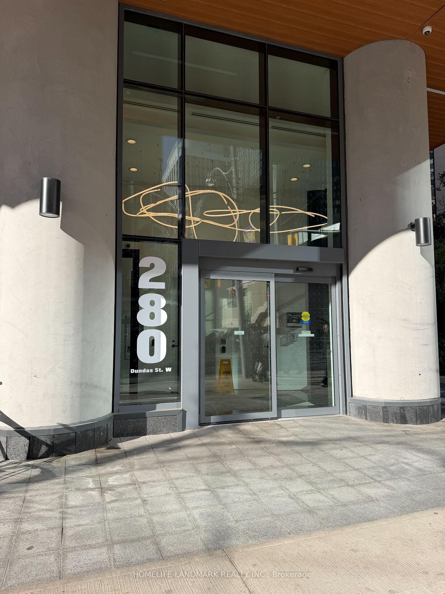Property Photo:  280 Dundas Street W 1802  ON M5T 0E3 