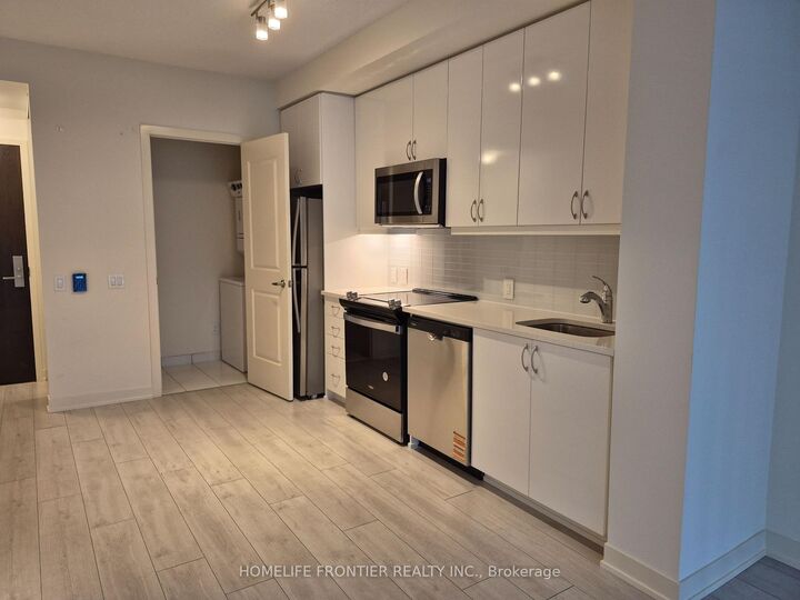 Property Photo:  4955 Yonge Street 1915  ON M2N 0L8 