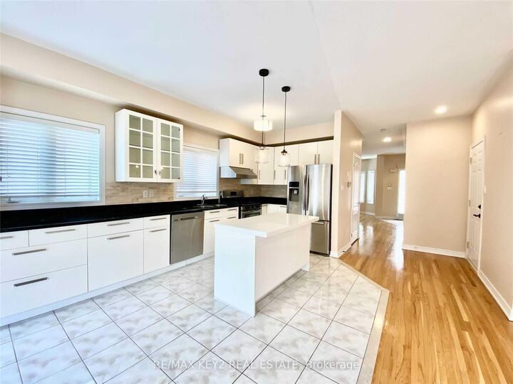 Property Photo:  5 Navarre Street  ON L4B 4H3 
