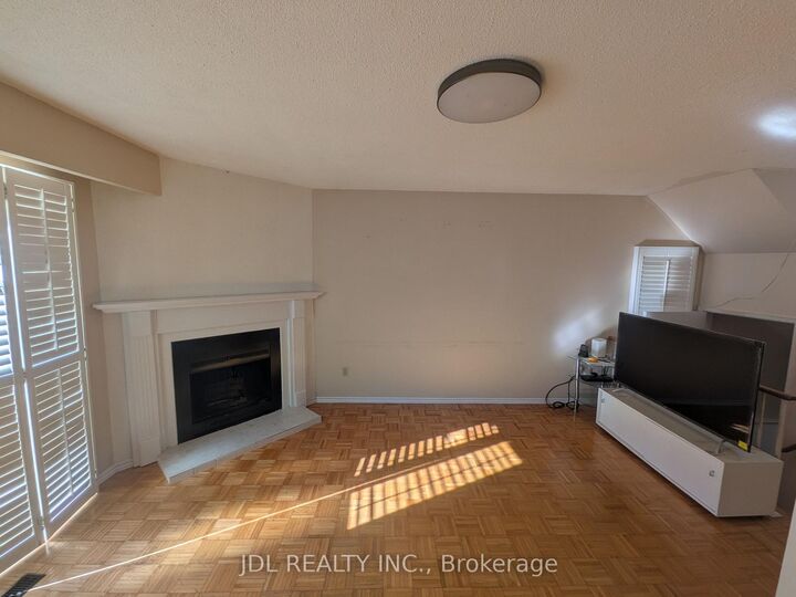 Property Photo:  110 Bellefontaine Street  ON M1S 4E6 