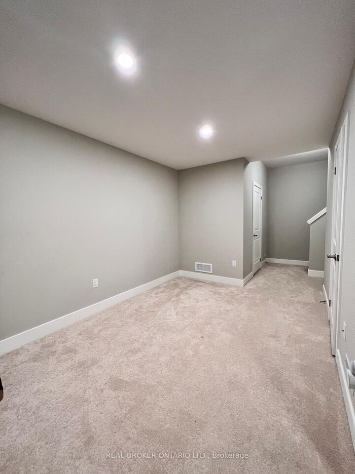 Property Photo:  177 Edgevalley Road 184  ON N5V 0C5 