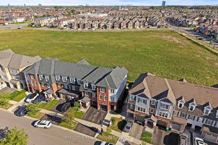 Property Photo:  98 Bannister Crescent  ON L7A 4H4 