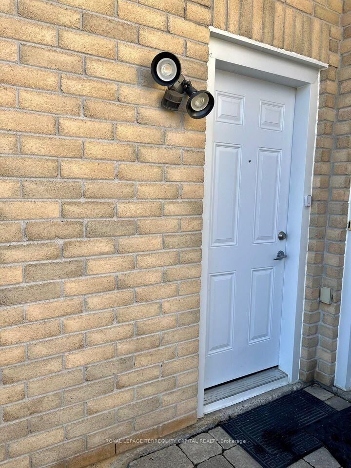 Property Photo: 48 Nicole Marie Avenue Lower ON L4M 6Y6