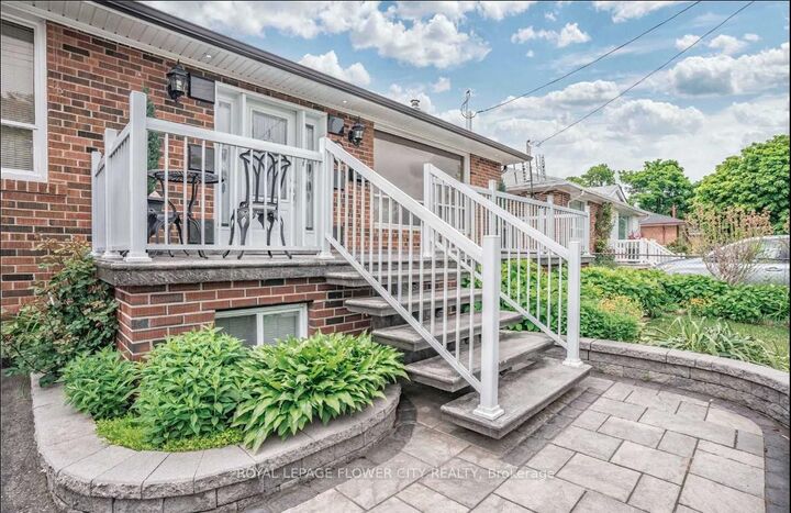 Property Photo:  8 McCulla Avenue Upper Level  ON L6V 1L7 