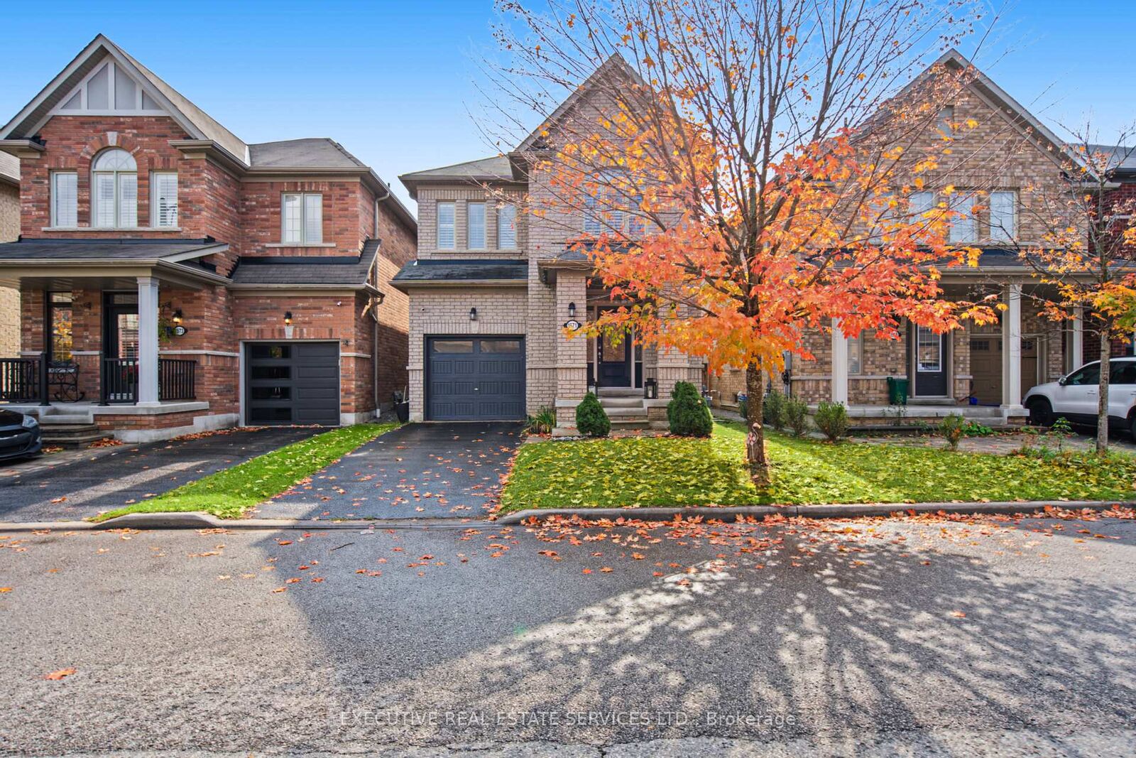 Property Photo:  1571 Edgecroft Drive  ON L1X 0B6 