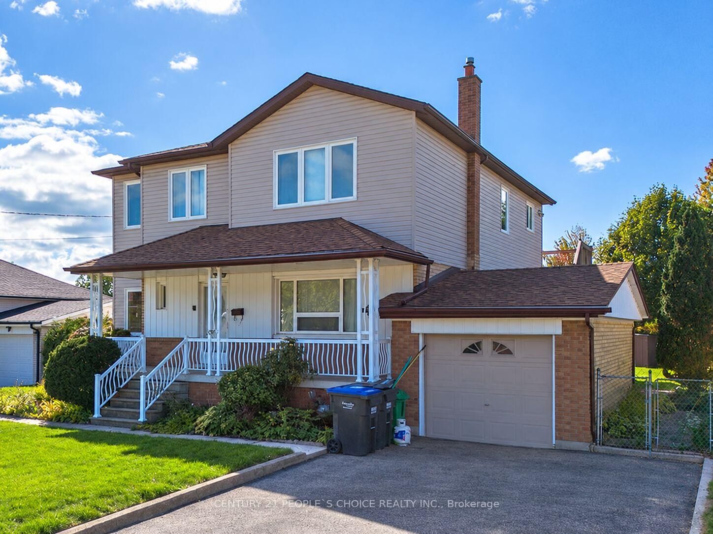 Property Photo:  2510 Donnavale Drive Main  ON L5A 2N1 