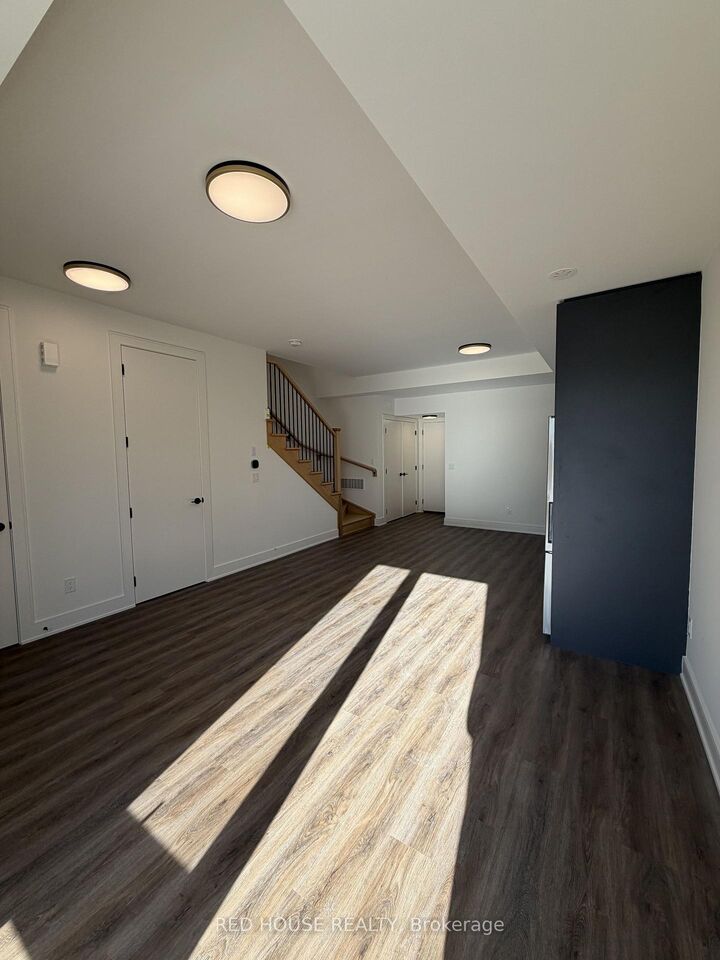 Property Photo:  270 Ellis Avenue  ON L2P 0G9 